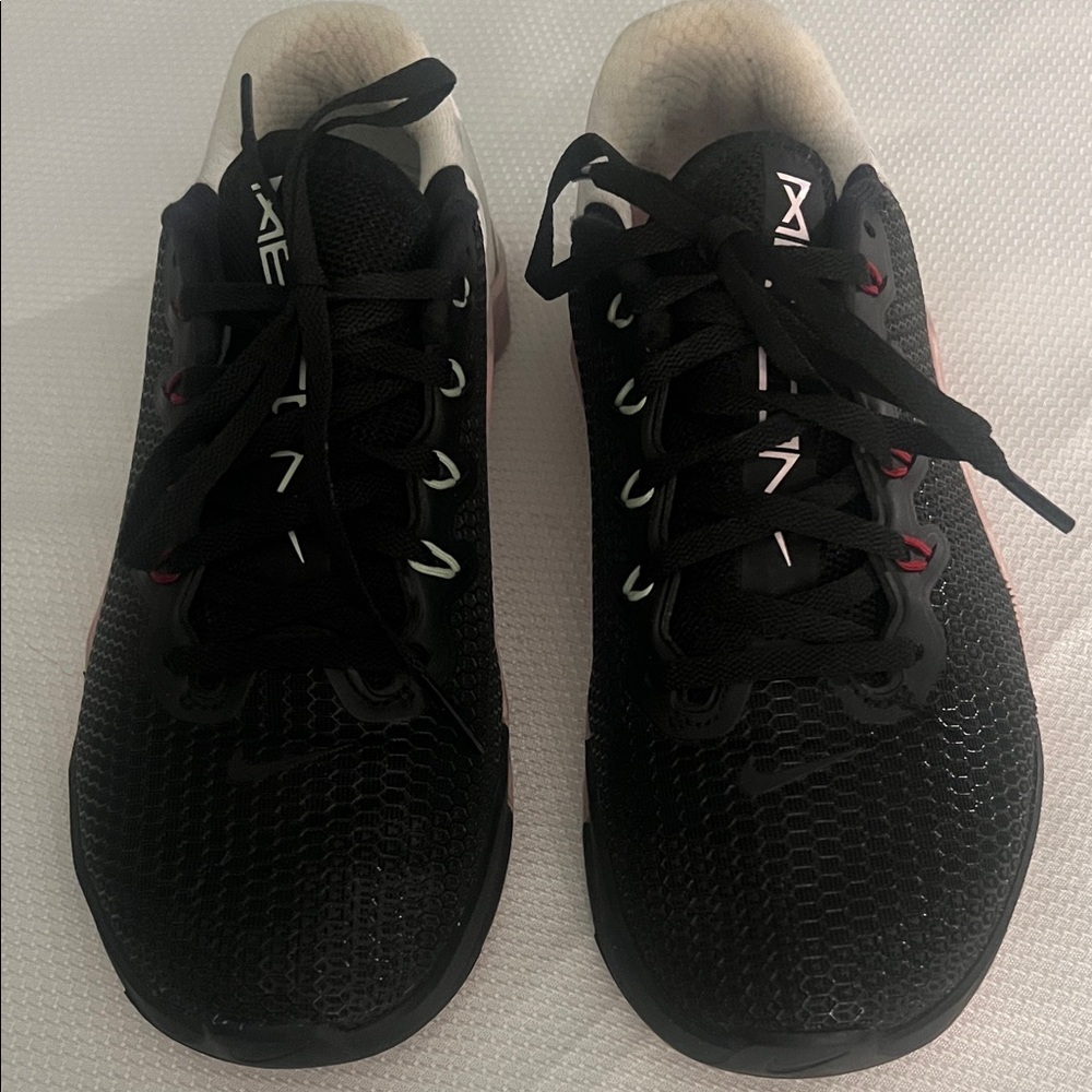Nike womens Black and White Metcon Sneakers. size 6.5.